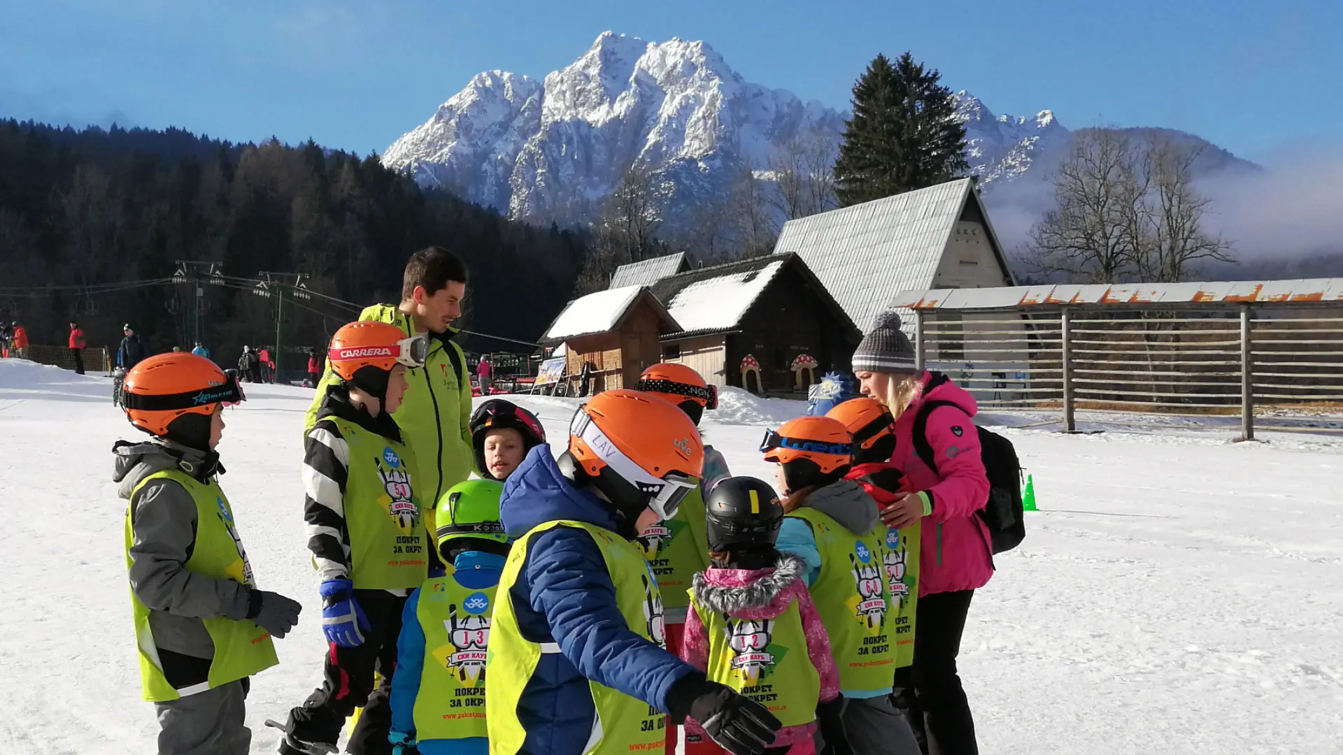 instruktori sa deecom na snegu